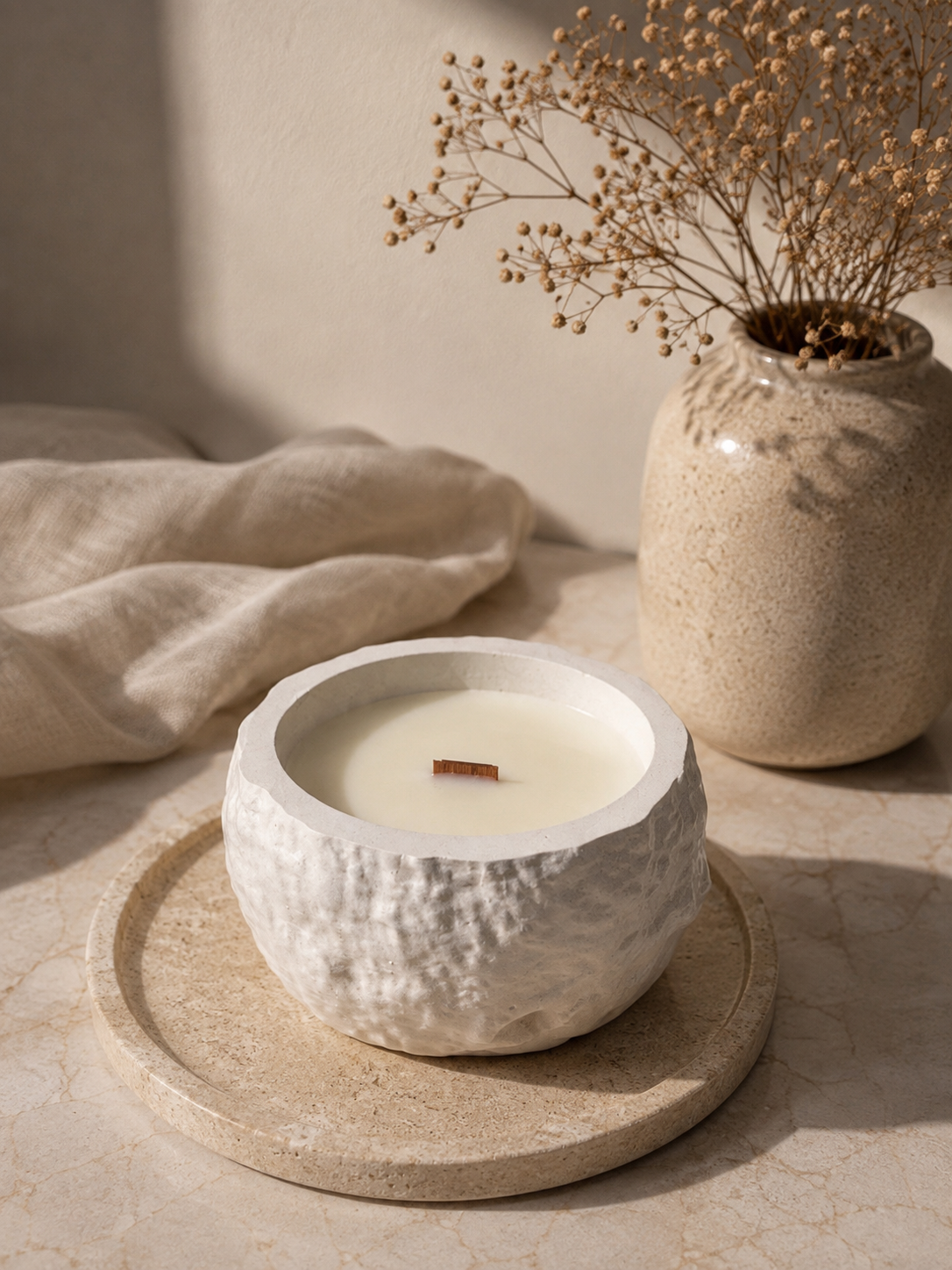 Vela artesanal LUMIERE IVOIRE aroma Leche Caliente · recipiente escultórico de resina cerámica blanca · cera de soja y coco · vela relajante cremosa · hecha a mano en Málaga · Rituel Lumière