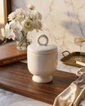 Vela artesanal Lumière Sacrèe con tapa cerámica y mecha de madera, aroma Eclipse, Rituel Lumière